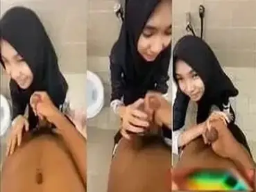 Bokep Jilbab Terbaru Nolak Crot Di Wajah poster