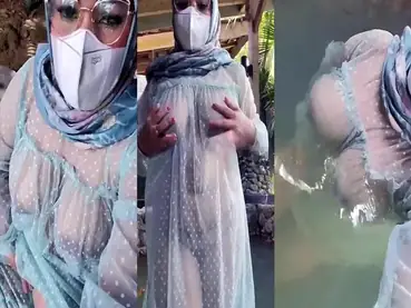 Bokep Jilbab Transparan Di Kolam Renang Viral poster