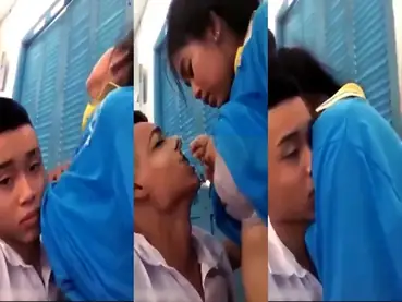 Hisap Dada Pacar di Dalam Kelas Kosong SMP poster