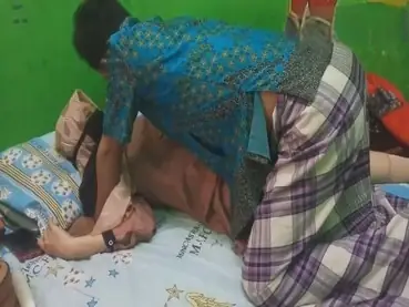 Membuat Tante Hijab Mendesah Muncrat poster